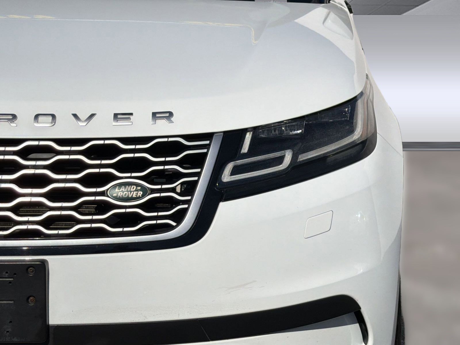 Used 2018 Land Rover Range Rover Velar S image 9
