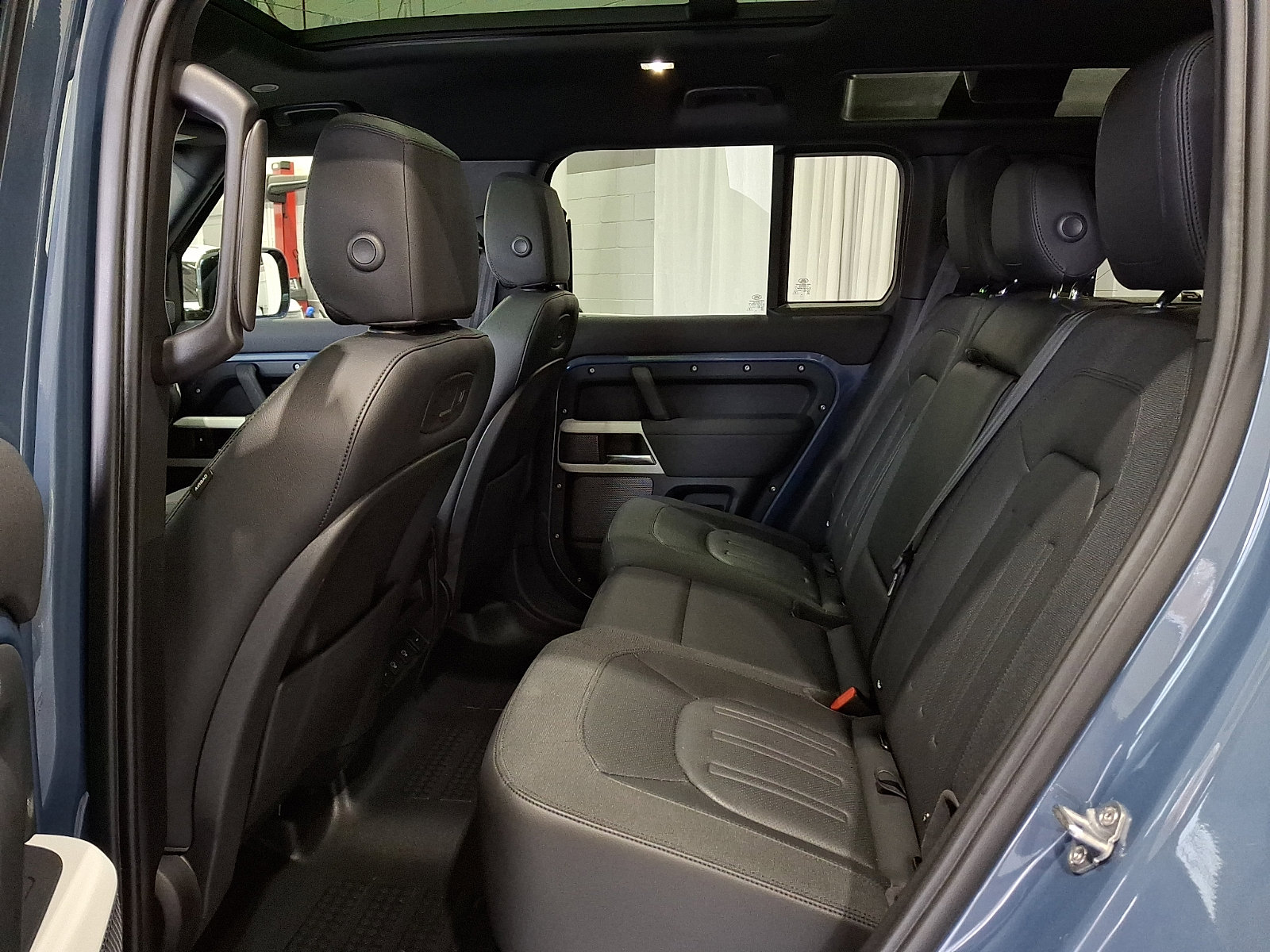 Used 2021 Land Rover Defender 110 SE image 9