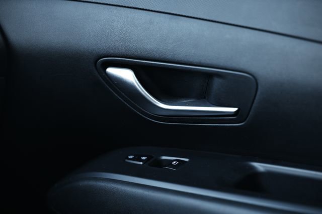 Used 2023 Hyundai Tucson SE image 40