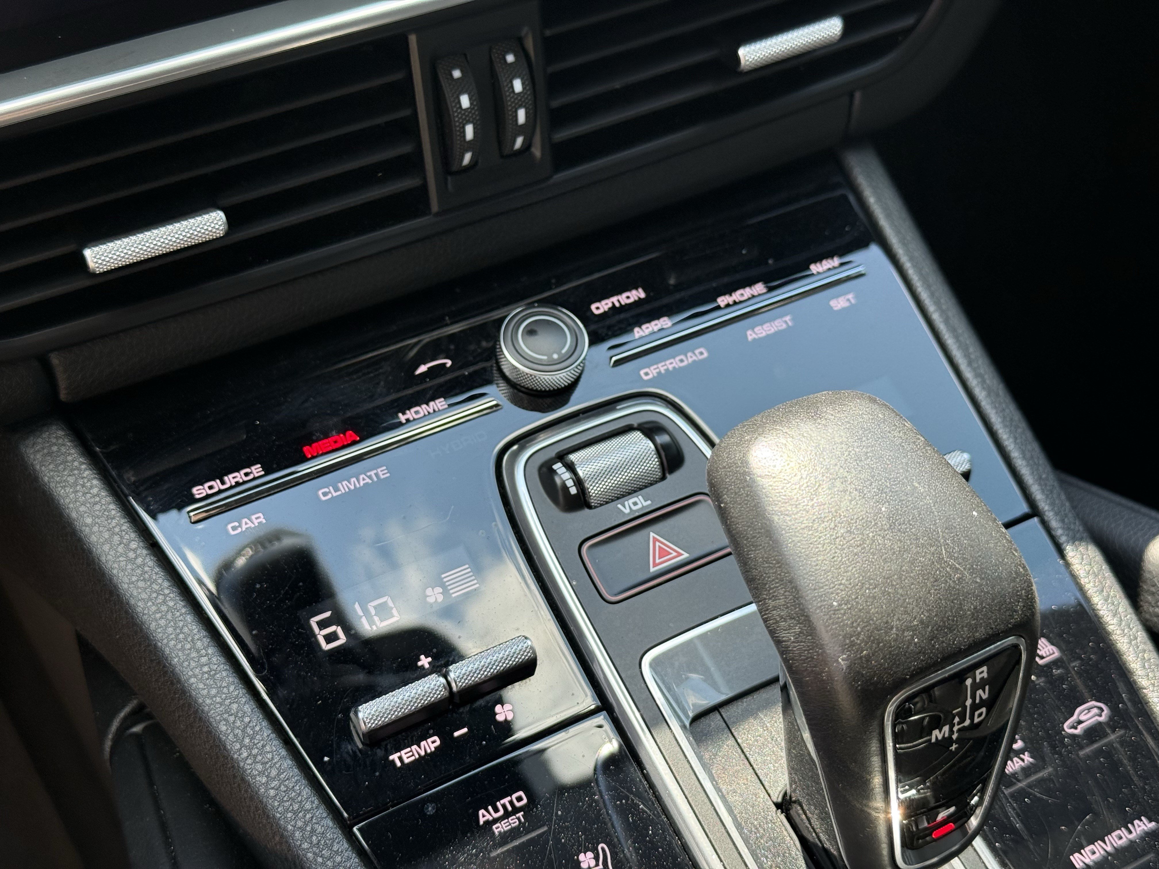 Used 2020 Porsche Cayenne AWD/4WD image 22