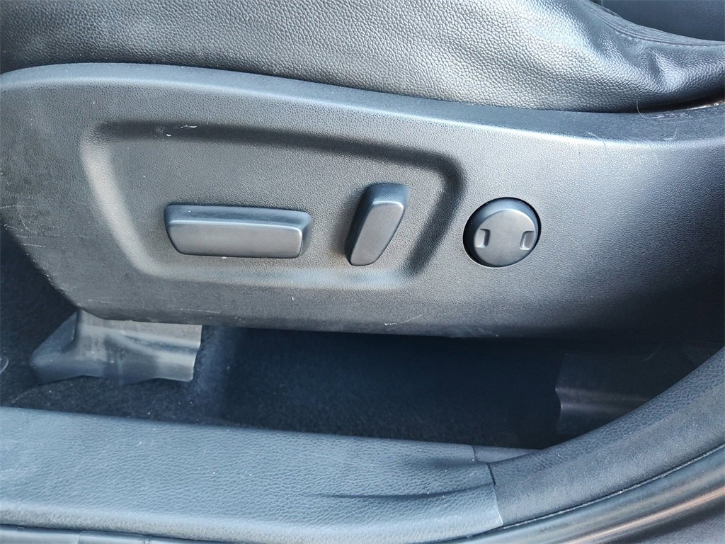 Used 2014 Toyota Highlander LE image 24