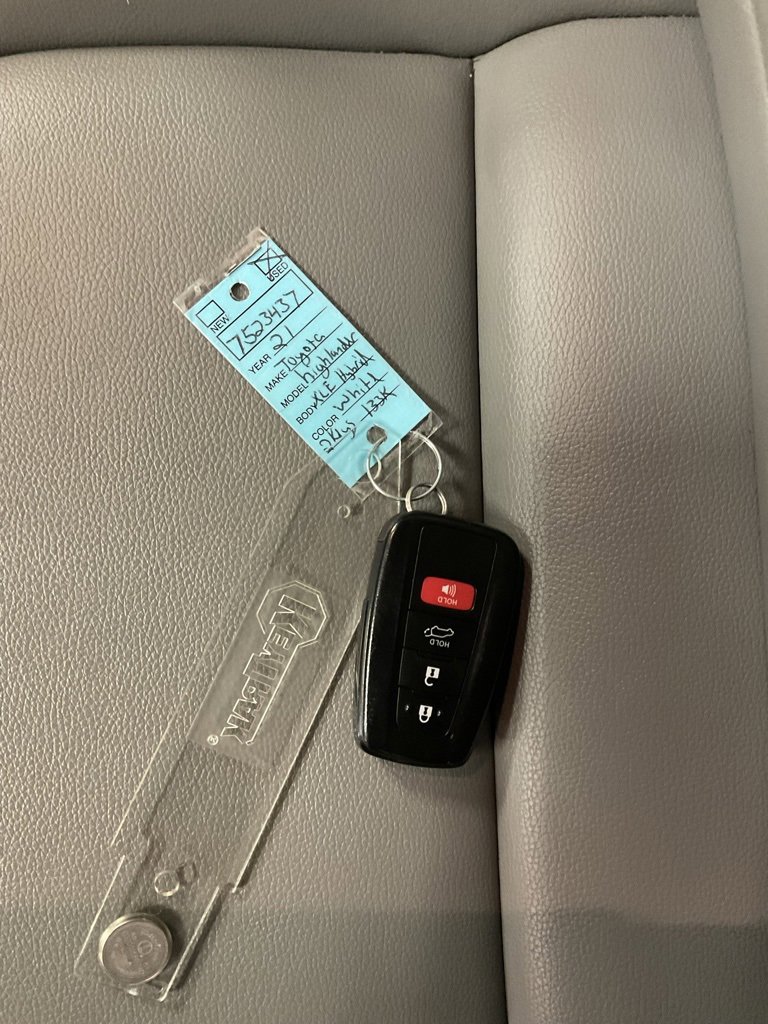Used 2021 Toyota Highlander XLE image 32