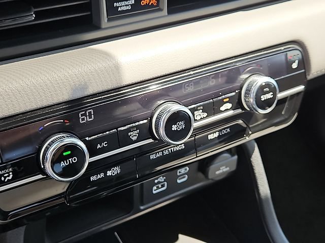 Certified 2023 Honda Pilot Touring image 17