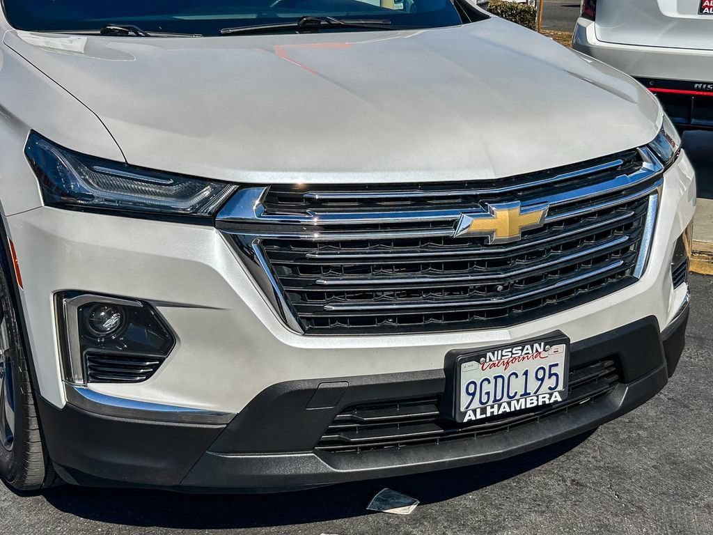 Used 2023 Chevrolet Traverse LT w/ LT Premium Package FWD image 6