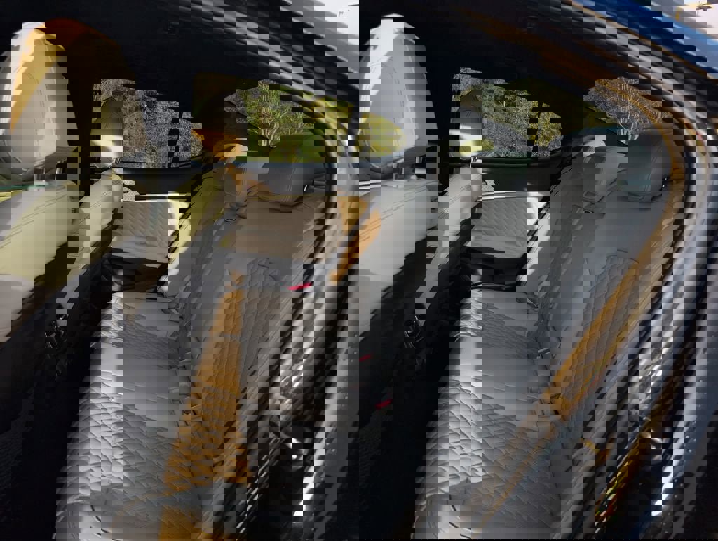 Used 2022 Genesis G70 3.3T image 32