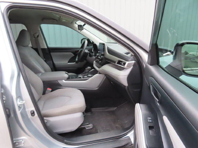 Used 2021 Toyota Highlander L FWD image 23