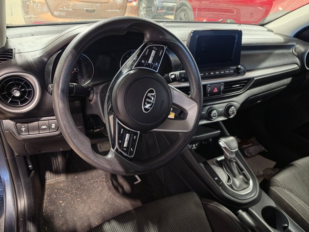 Used 2020 Kia Forte LXS FWD image 4