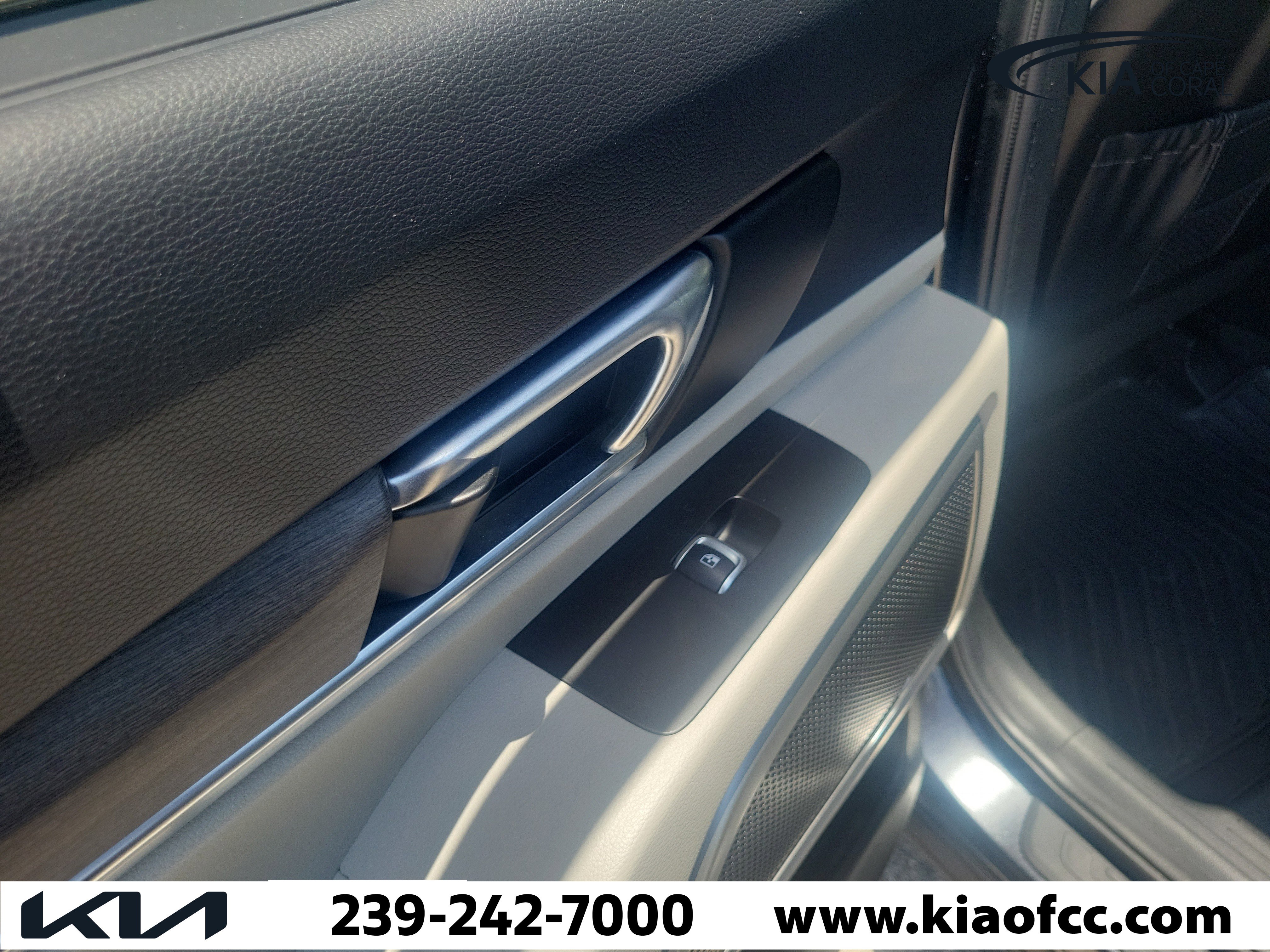 Certified 2022 Kia Telluride EX w/ EX Premium Package FWD image 12
