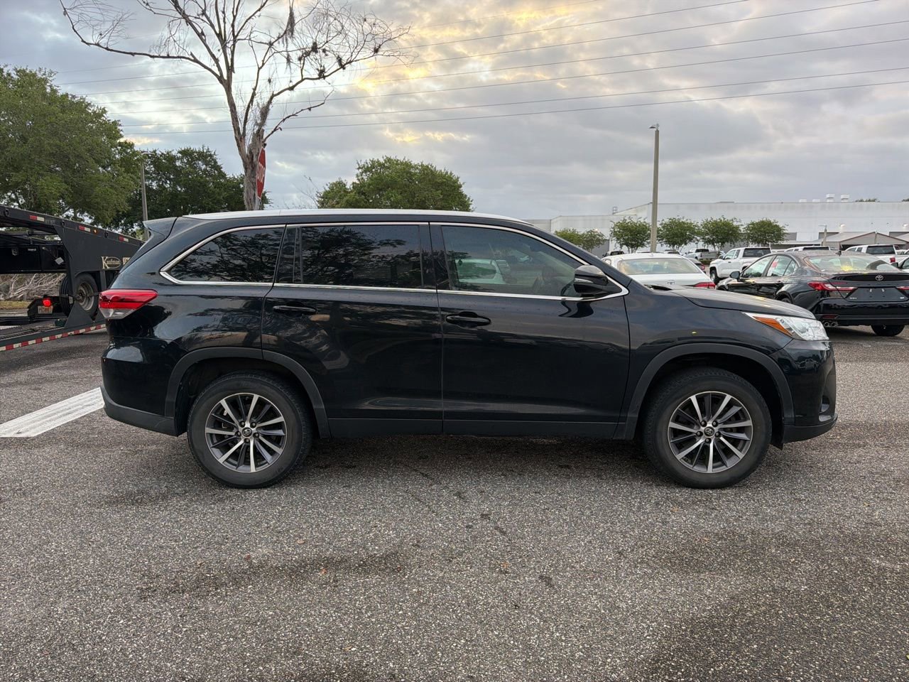 Used 2019 Toyota Highlander XLE image 6