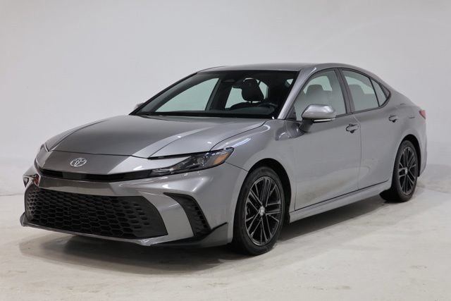 Used 2025 Toyota Camry SE FWD image 3