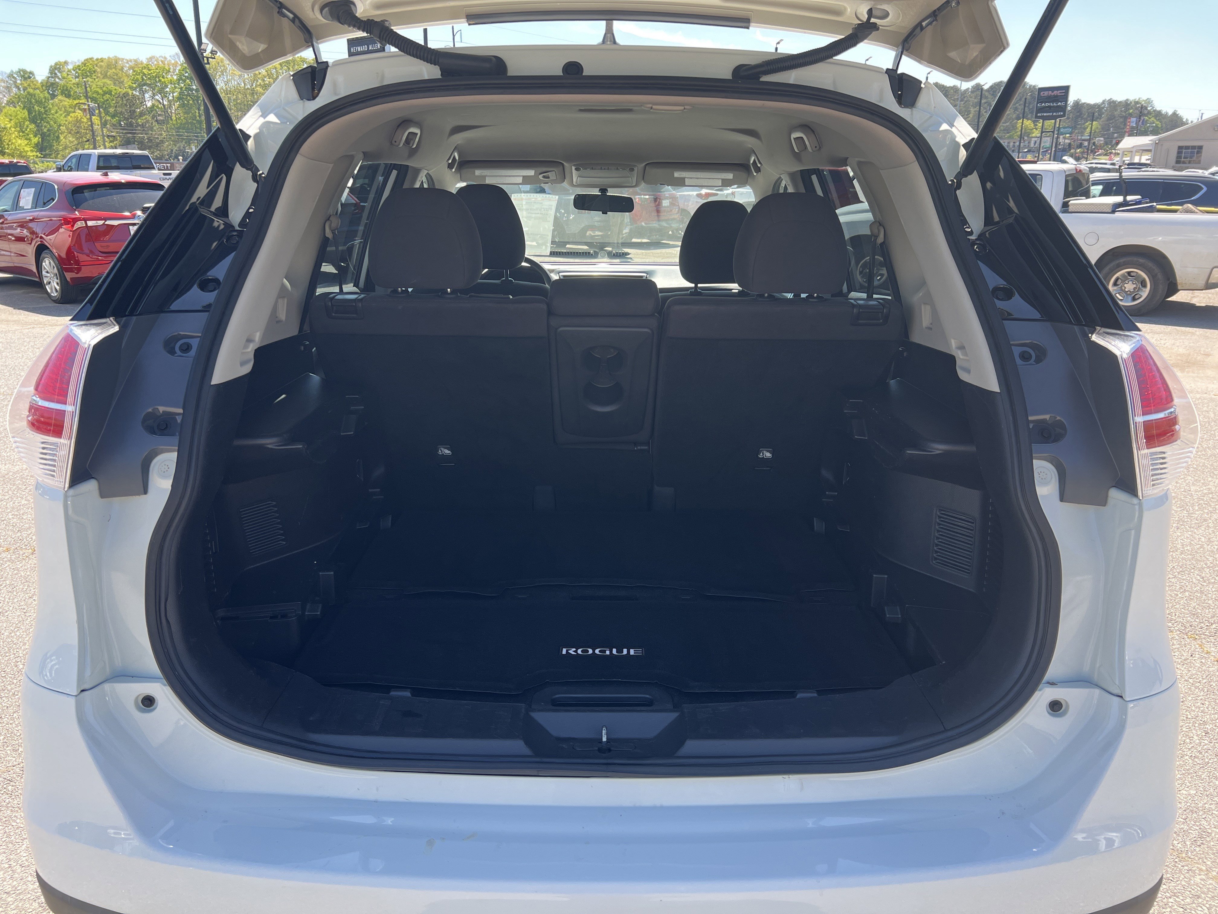 Used 2016 Nissan Rogue S image 19