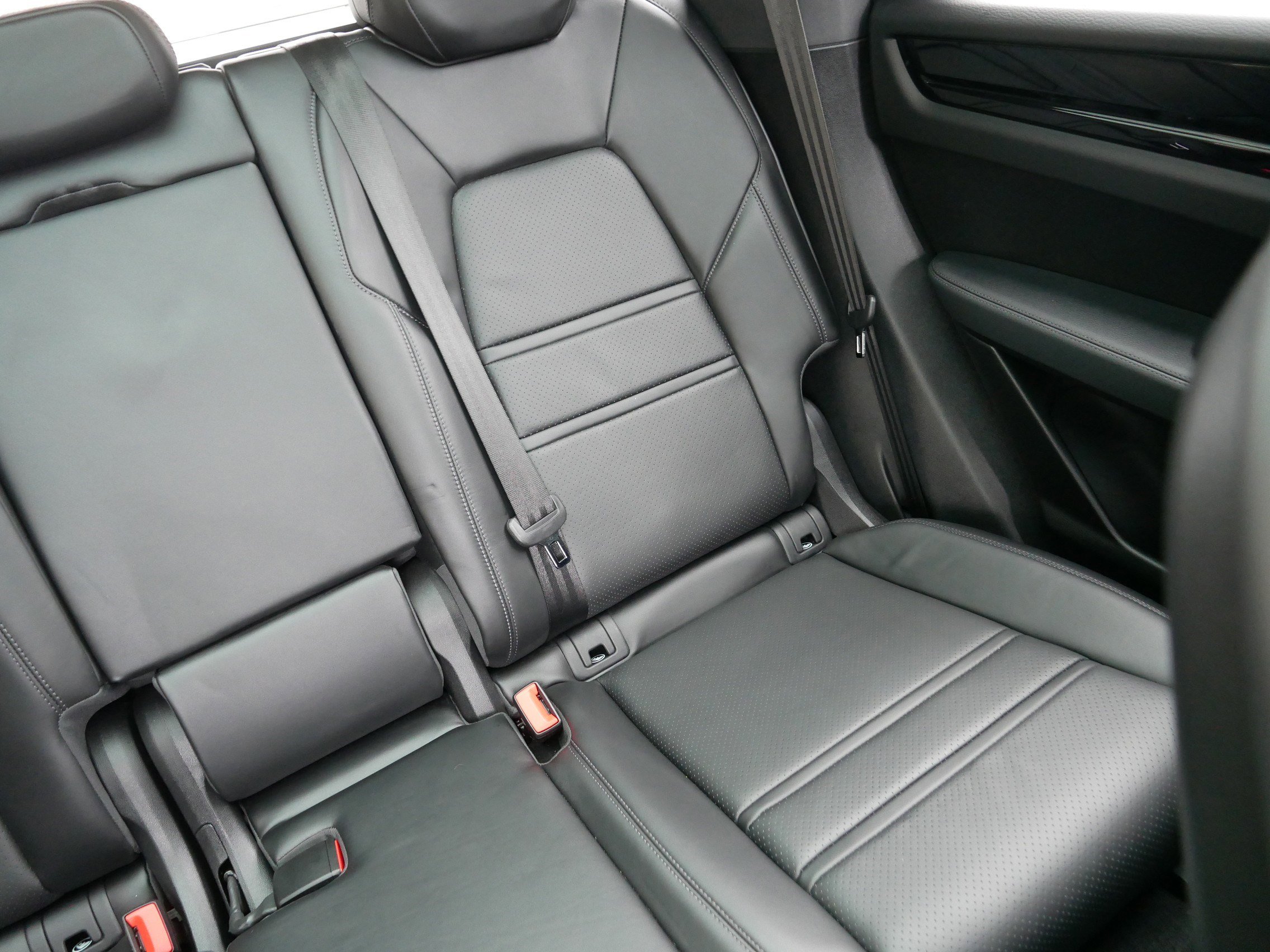 Used 2023 Porsche Cayenne image 14