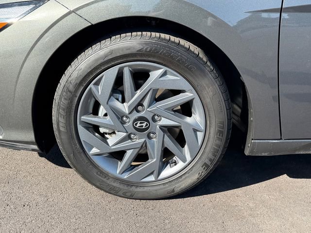 Used 2024 Hyundai Elantra SEL FWD image 29
