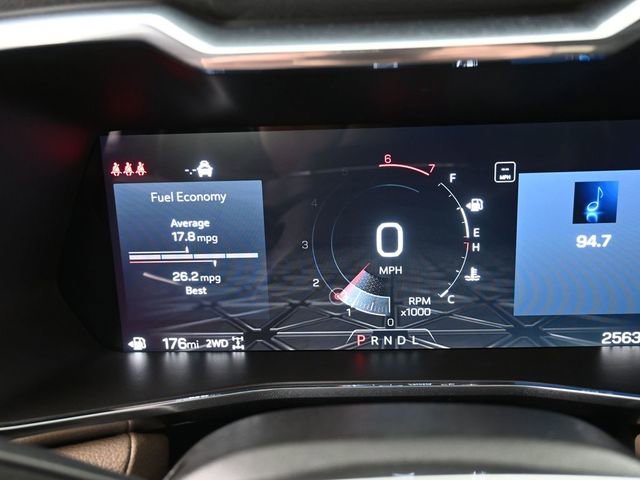 Used 2024 GMC Canyon Denali image 9