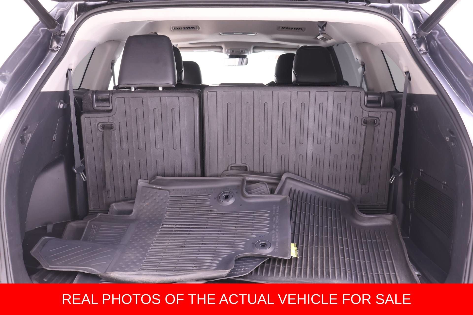 Used 2023 Toyota Highlander XLE AWD/4WD image 15