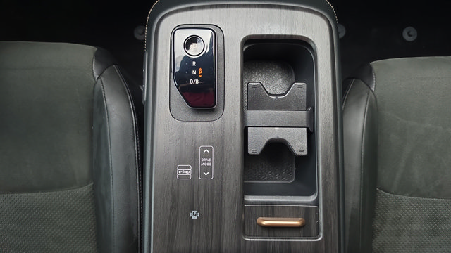 Used 2025 Nissan Ariya AWD image 8