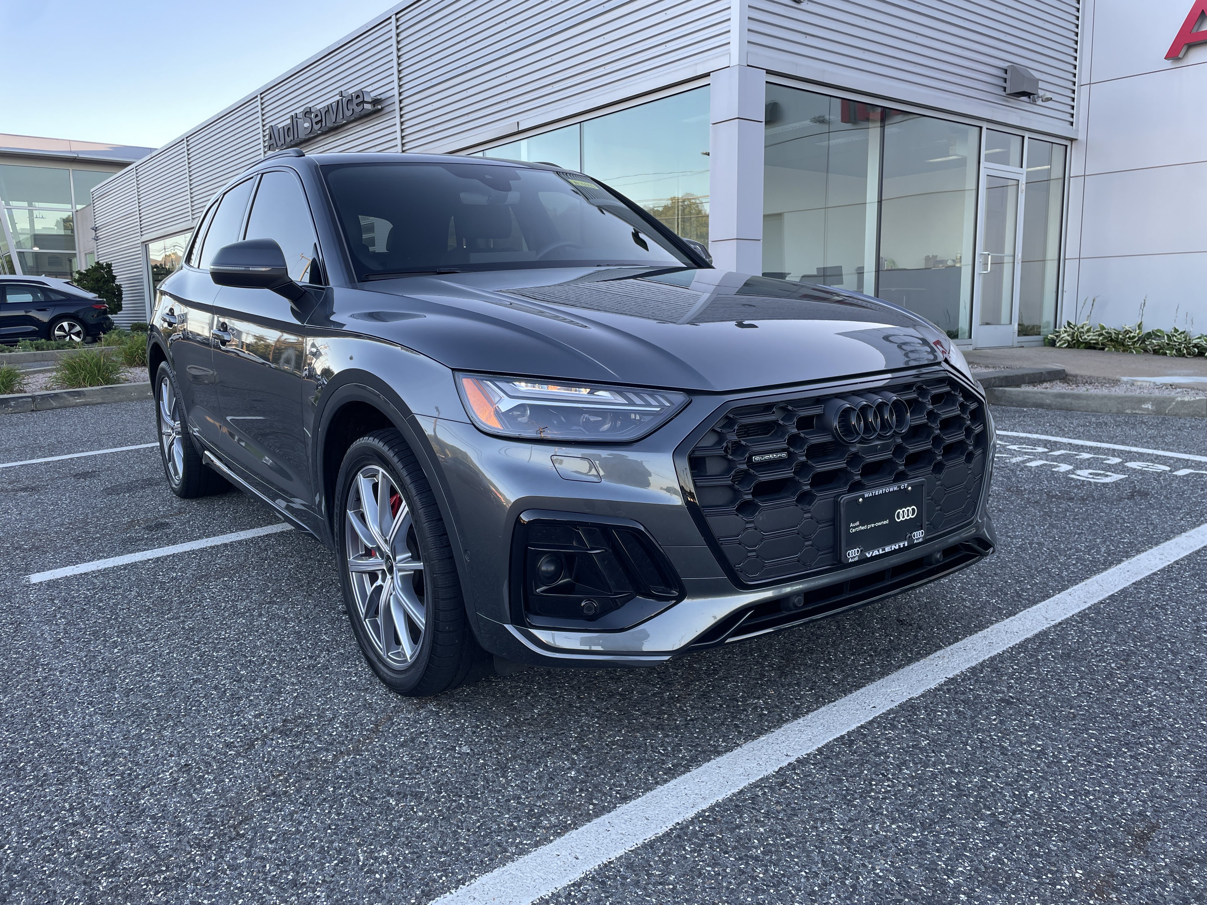 Certified 2024 Audi Q5 e Prestige AWD/4WD image 1