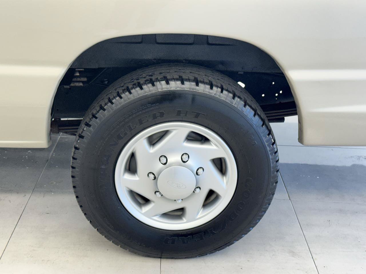 Used 2012 Ford E-350 and Econoline 350 XLT RWD image 31