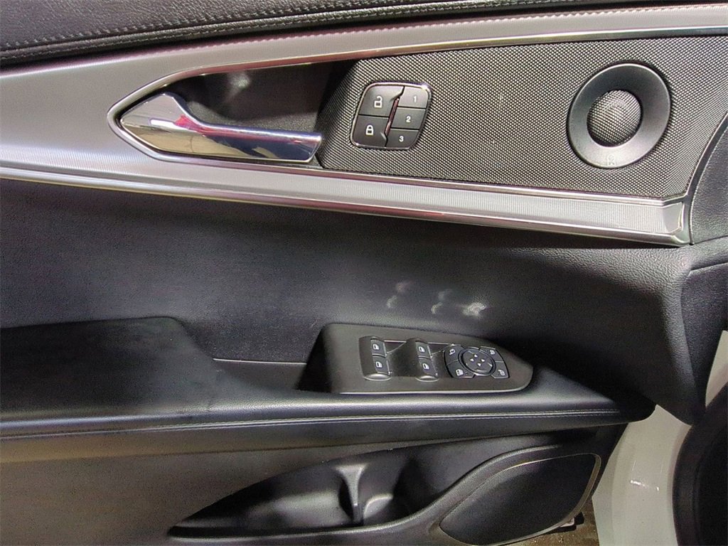 Certified 2020 Lincoln Nautilus Reserve image 12