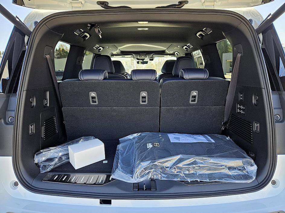 New 2026 INFINITI QX80 4WD w/ Sport Exterior Package image 12