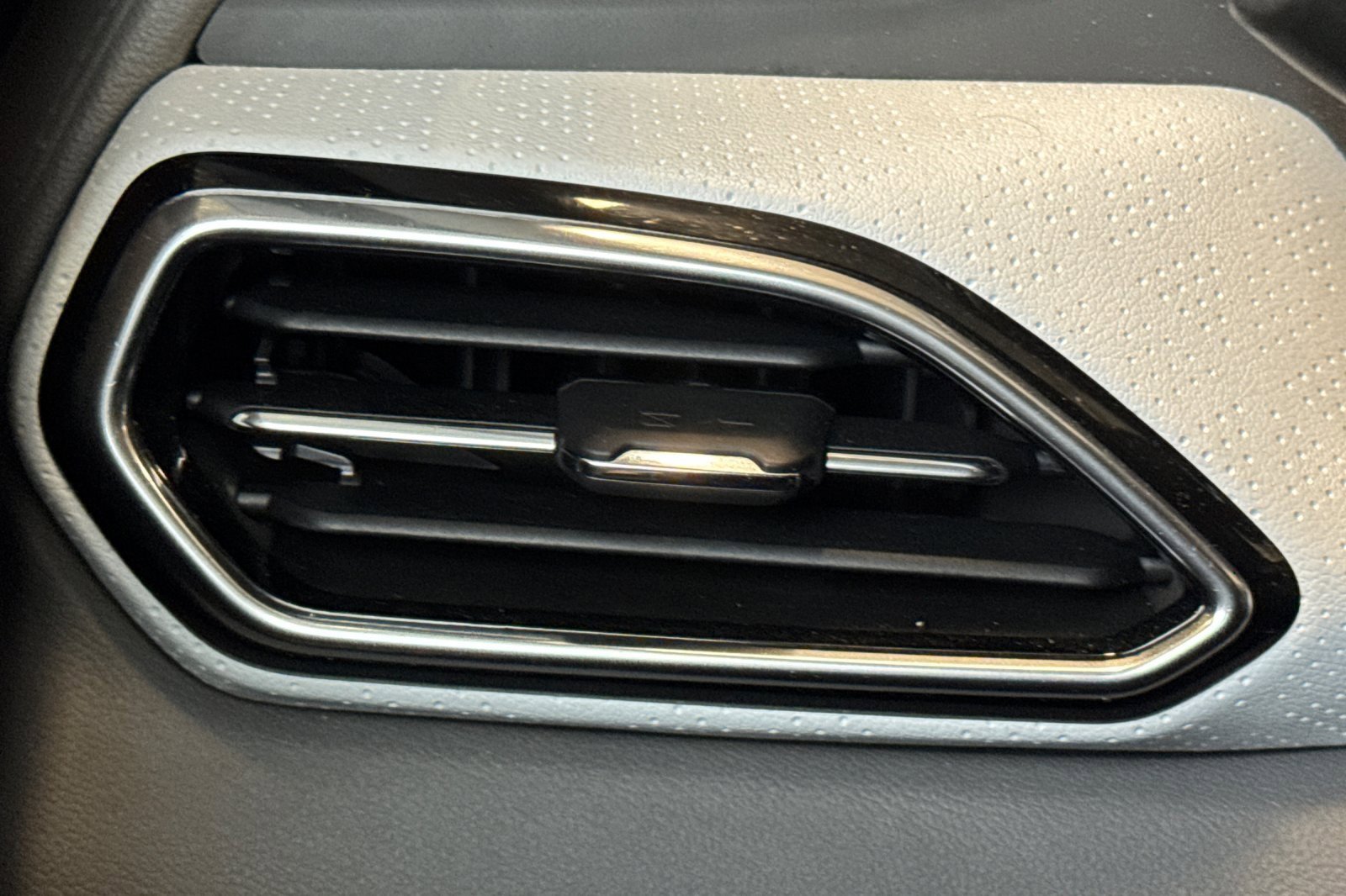 Used 2022 Chevrolet Bolt EUV Premier w/ Sun & Sound Package image 26