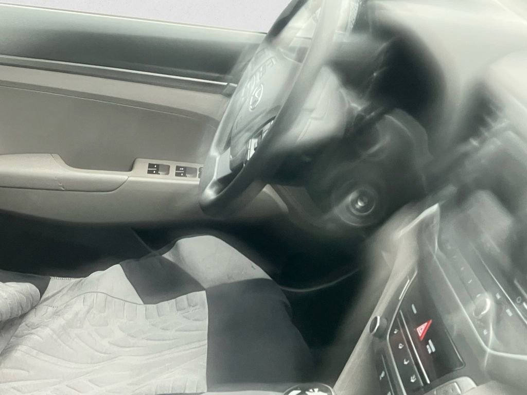 Used 2017 Hyundai Elantra SE image 7