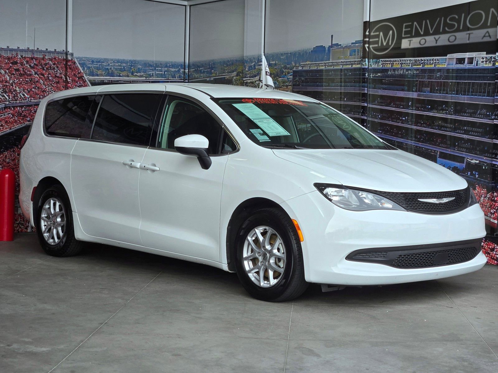 Used 2023 Chrysler Voyager LX image 1