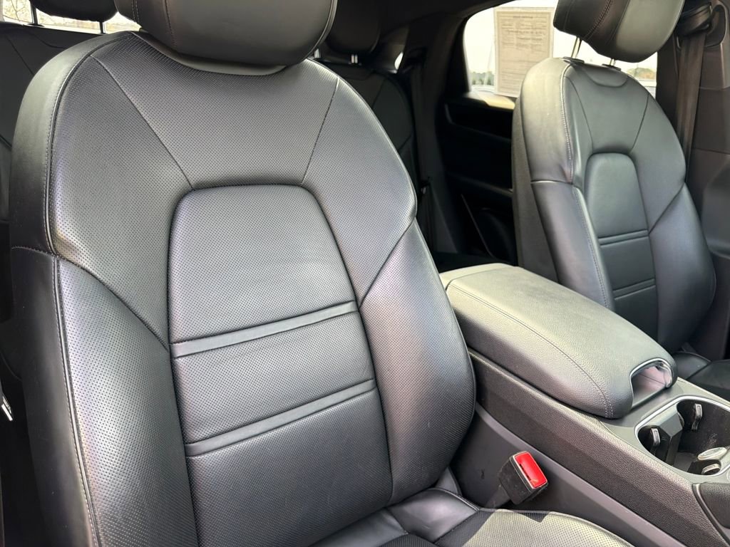 Used 2021 Porsche Cayenne Coupe image 39