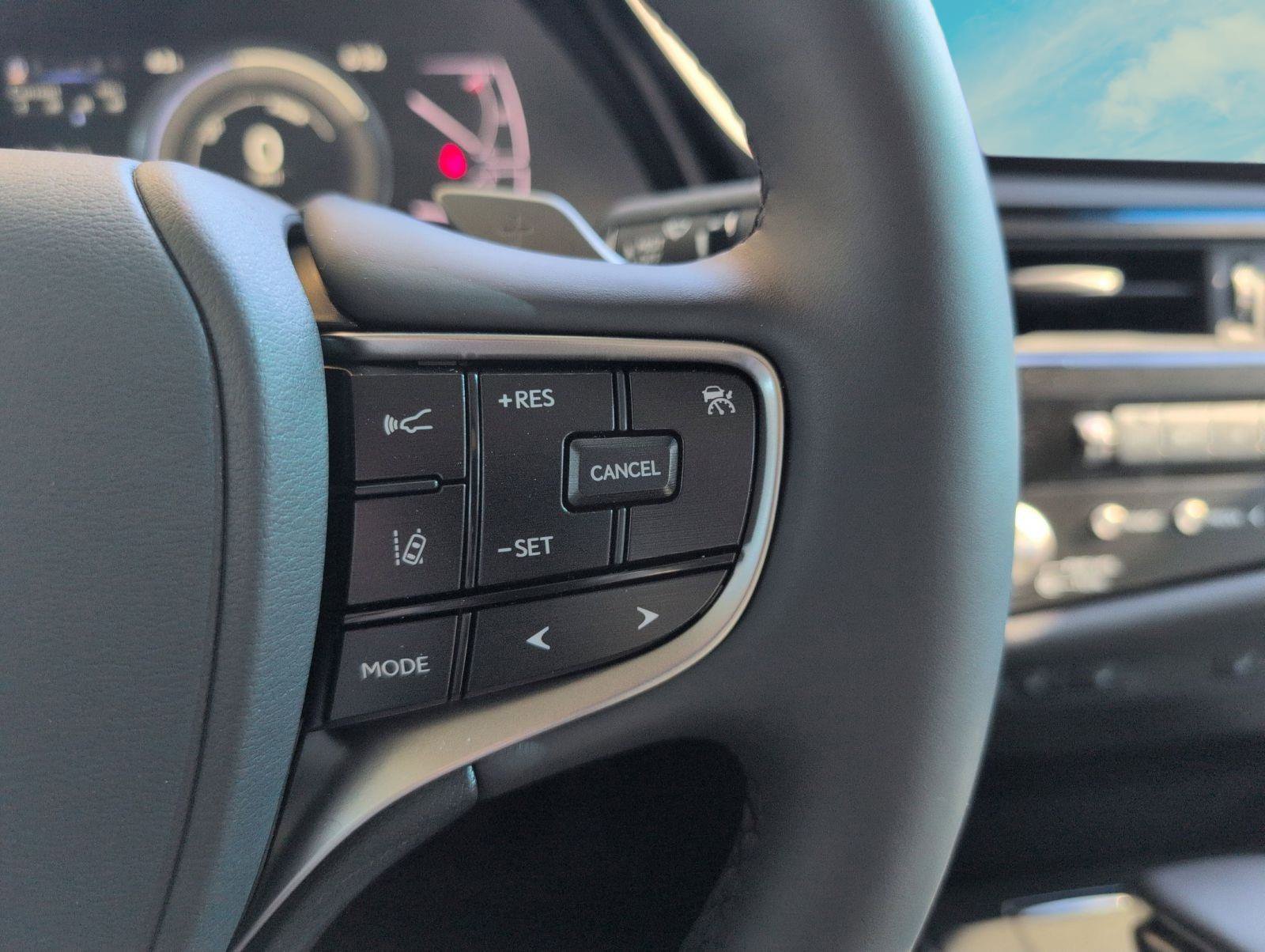 Certified 2025 Lexus ES 300h w/ Premium Package image 19