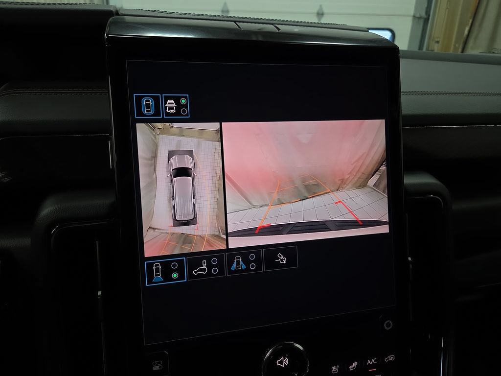 Used 2025 GMC Yukon XL AT4 w/ AT4 Premium Package AWD/4WD image 26