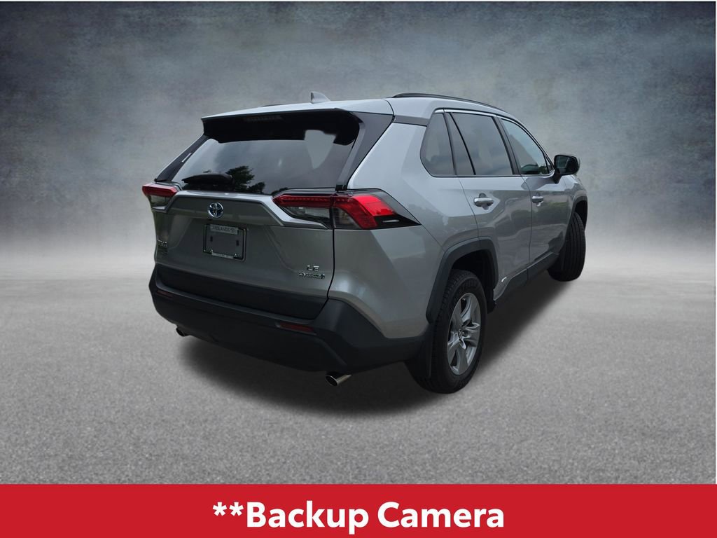 Used 2023 Toyota RAV4 LE AWD/4WD image 4