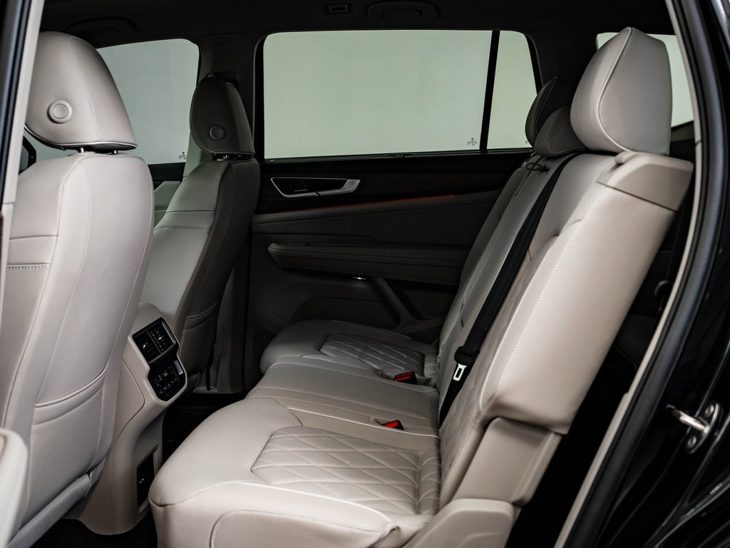 Used 2025 Volkswagen Atlas SEL Premium R-Line image 46