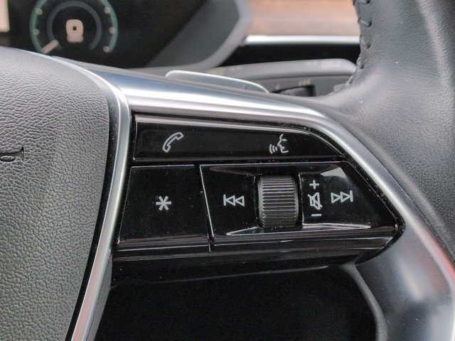 Used 2019 Audi e-tron Prestige w/ Prestige Package image 27