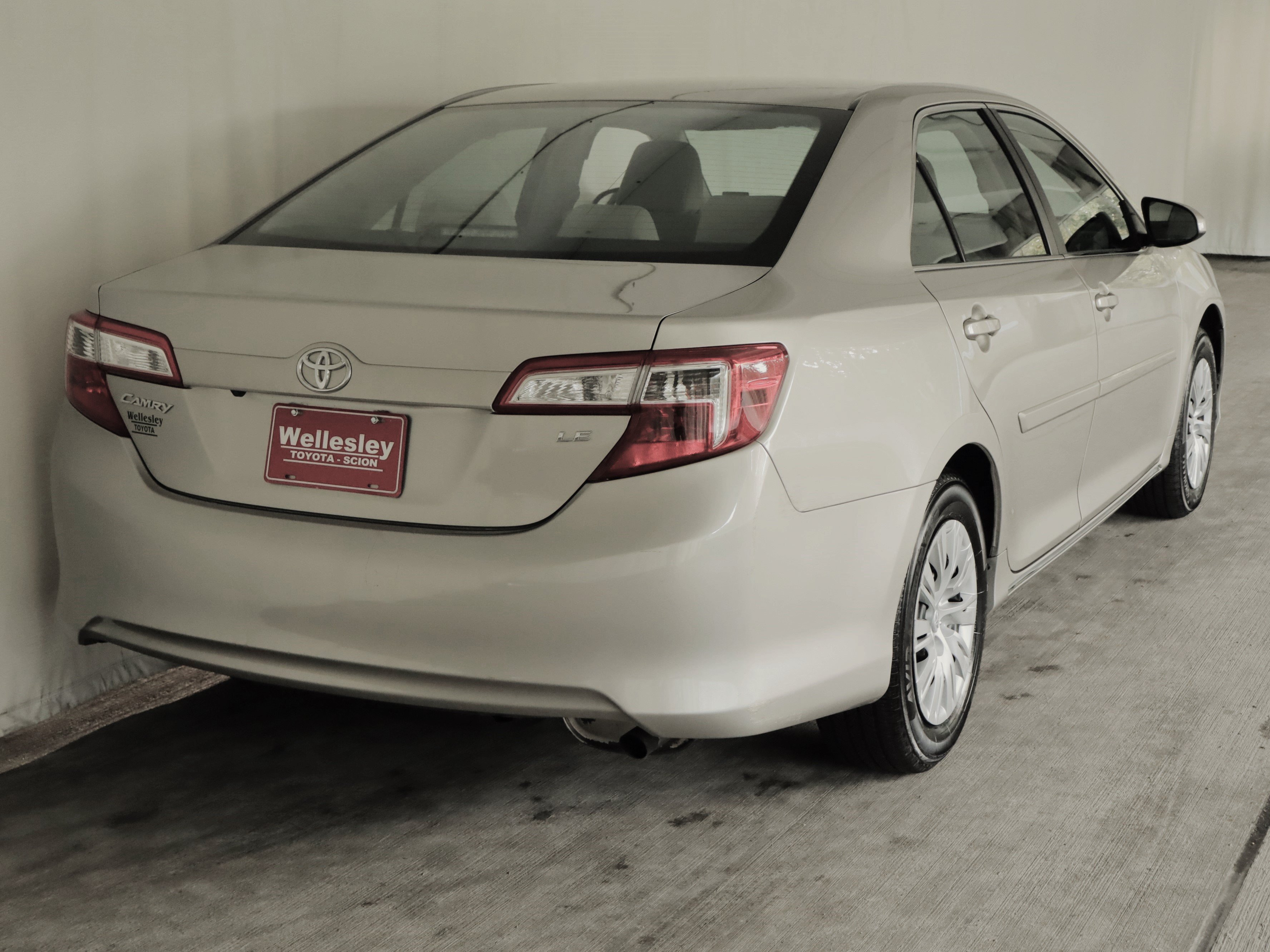 Used 2014 Toyota Camry FWD image 6