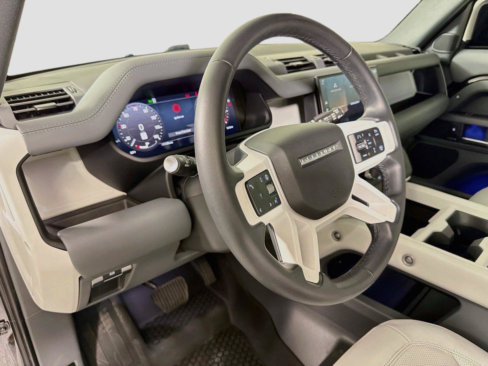 Certified 2025 Land Rover Defender 110 X-Dynamic SE AWD/4WD image 9
