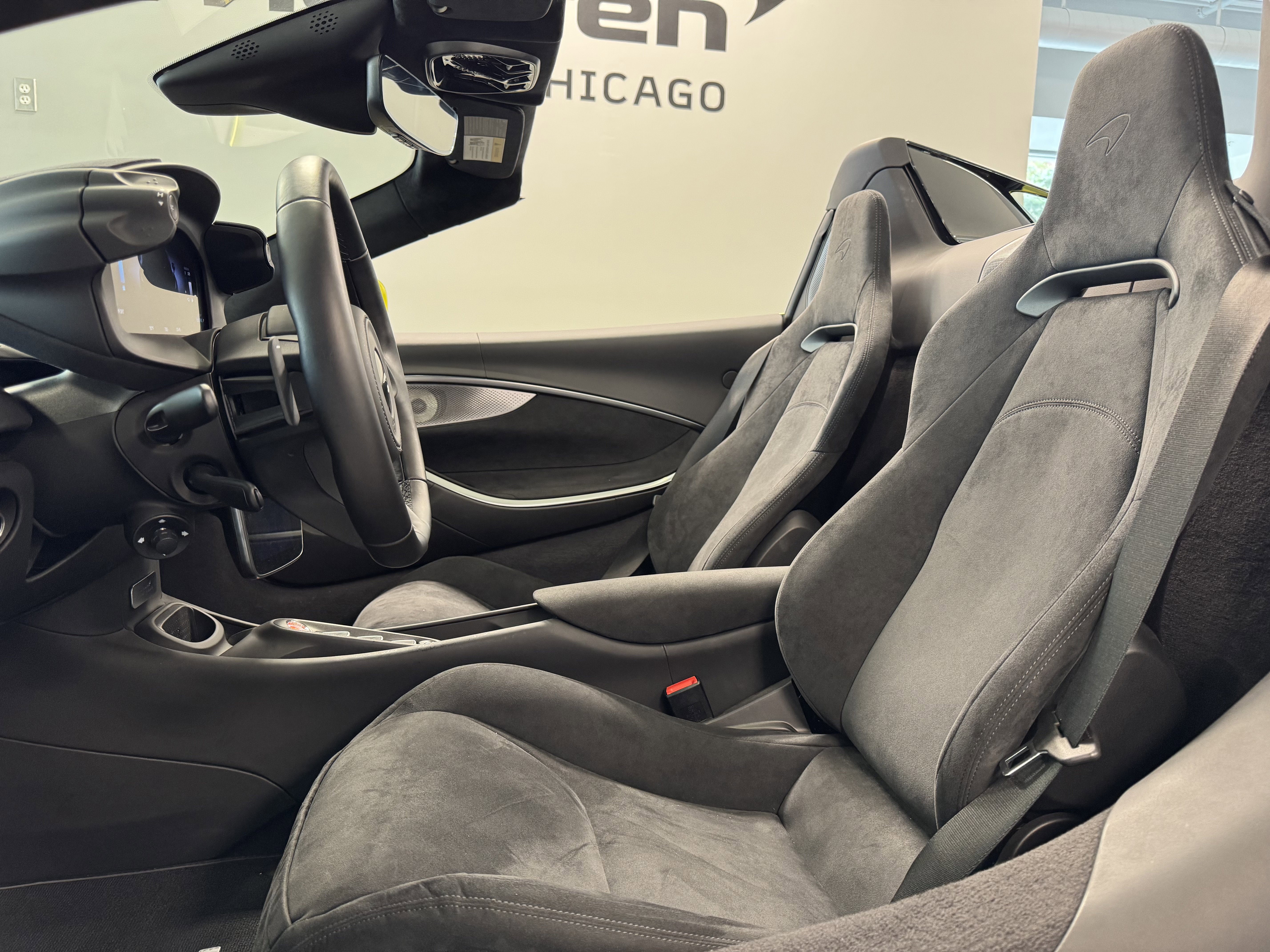 Used 2025 McLaren Artura Spider image 13