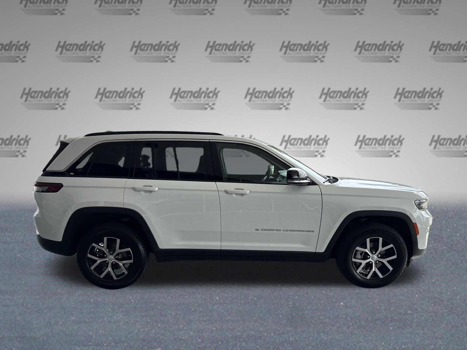 Used 2025 Jeep Grand Cherokee Limited AWD/4WD image 10