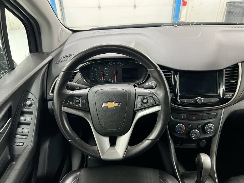 Used 2018 Chevrolet Trax LT w/ LT Convenience Package FWD image 11