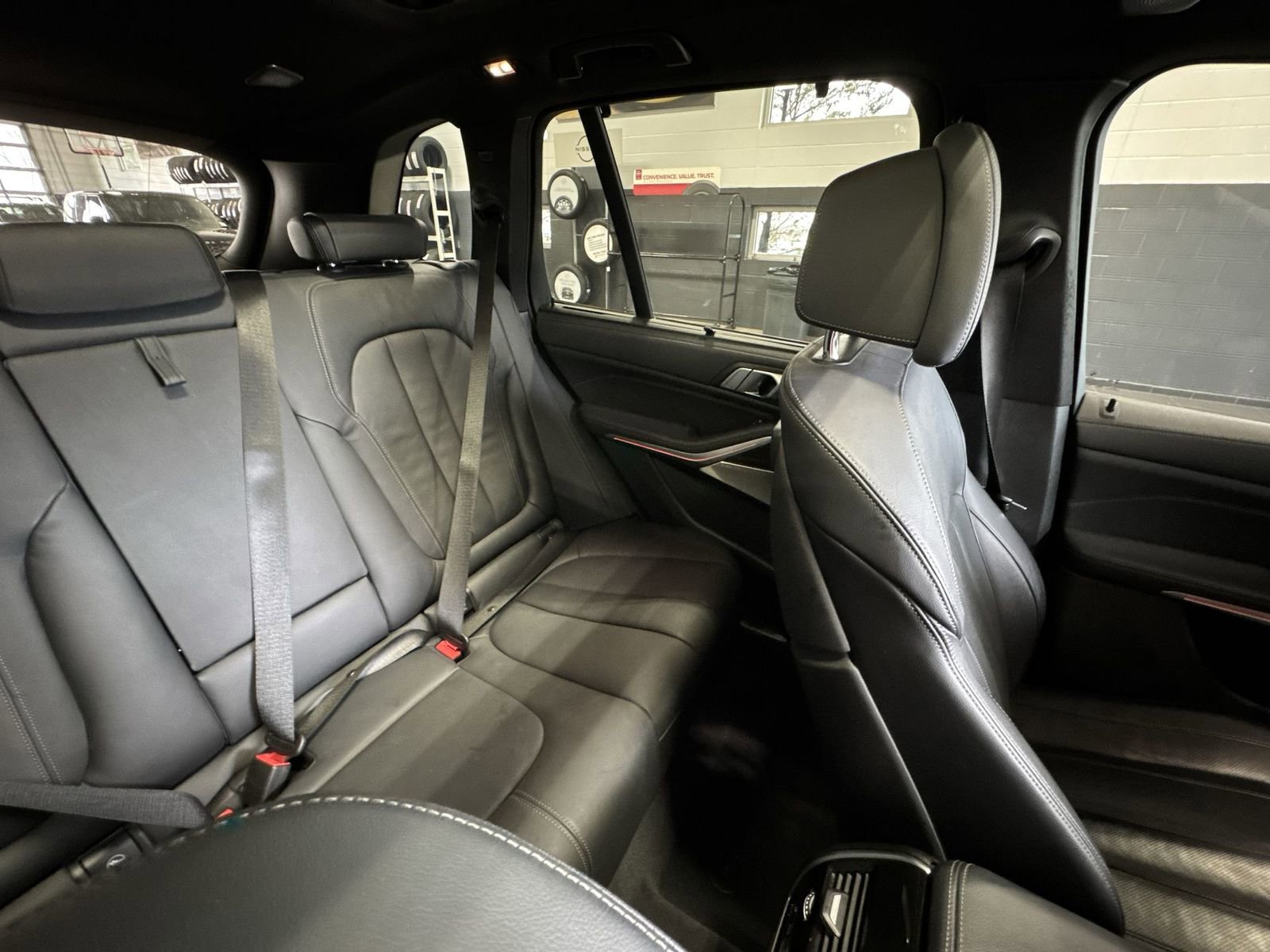 Used 2021 BMW X5 M50i w/ Executive Package image 7