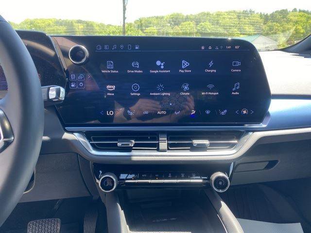 New 2025 Chevrolet Equinox EV LT image 11