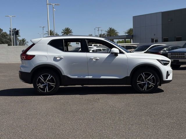 Used 2025 Volvo XC40 B5 Core image 6