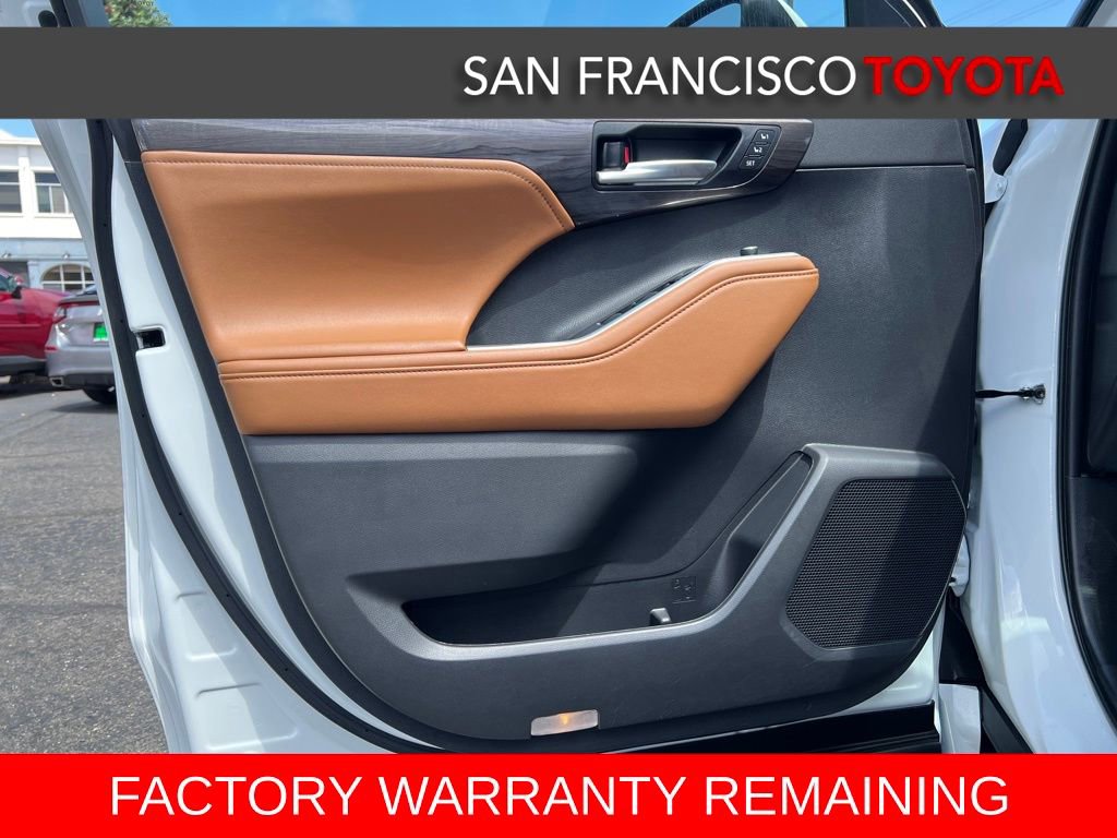 Used 2023 Toyota Highlander Platinum FWD image 38