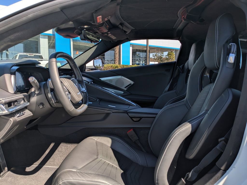 Used 2025 Chevrolet Corvette Stingray Premium Cpe w/ Z51 Performance Package image 17