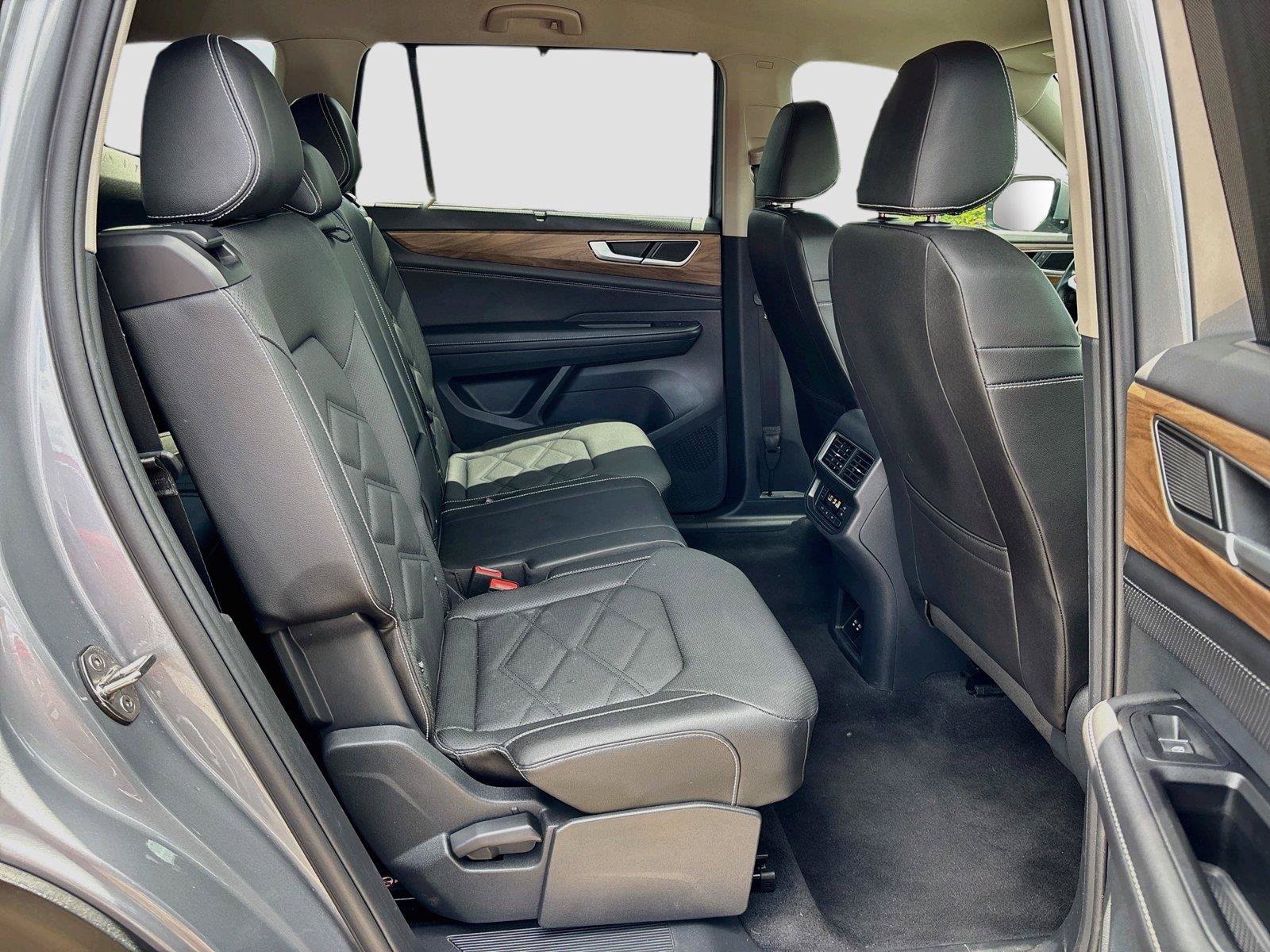 Used 2025 Volkswagen Atlas SE FWD image 27