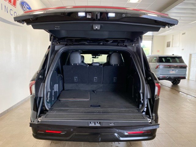 Certified 2026 Lincoln Navigator L Black Label AWD/4WD image 9