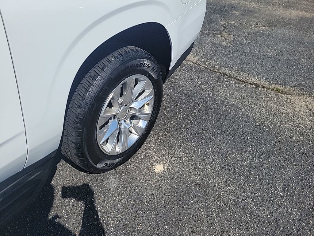 Used 2023 Chevrolet Suburban Premier image 17