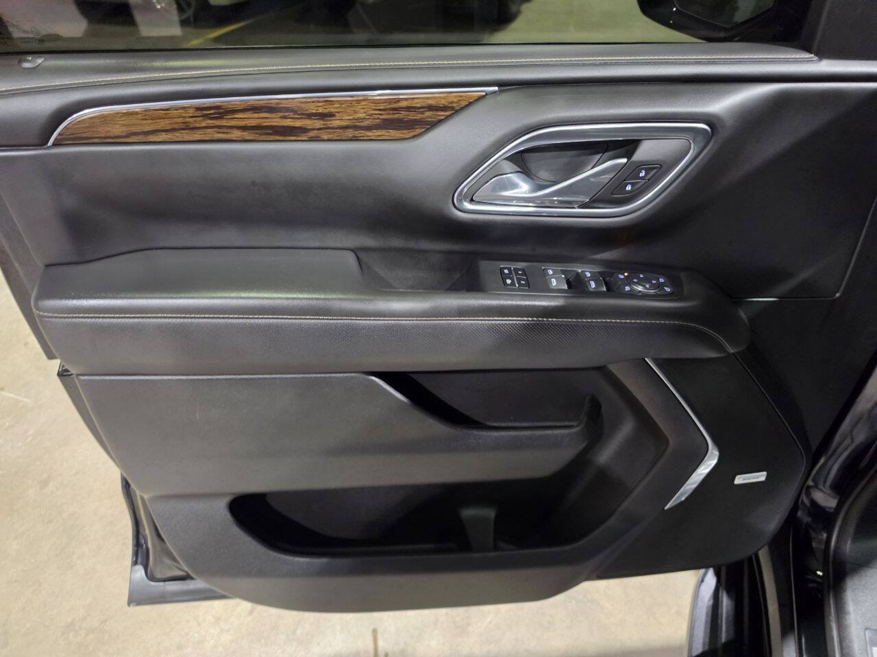Used 2023 Chevrolet Suburban Premier AWD/4WD image 27