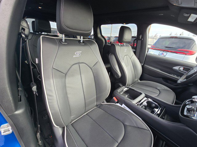 New 2026 Chrysler Pacifica Limited FWD image 13