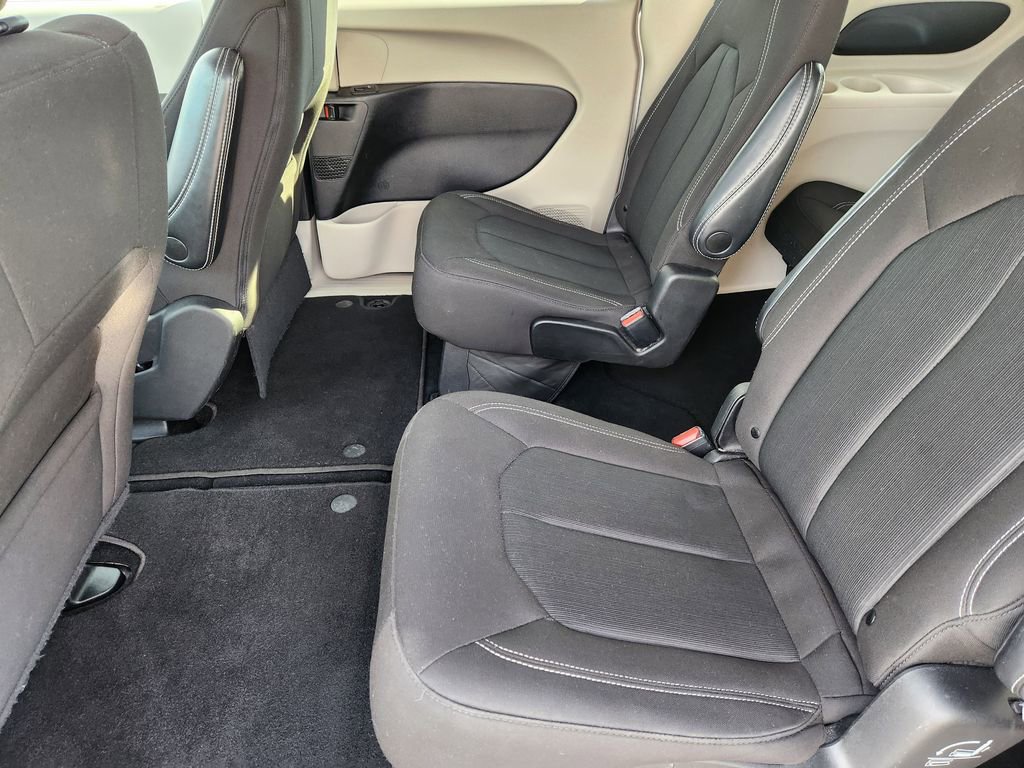 Used 2023 Chrysler Voyager LX image 30