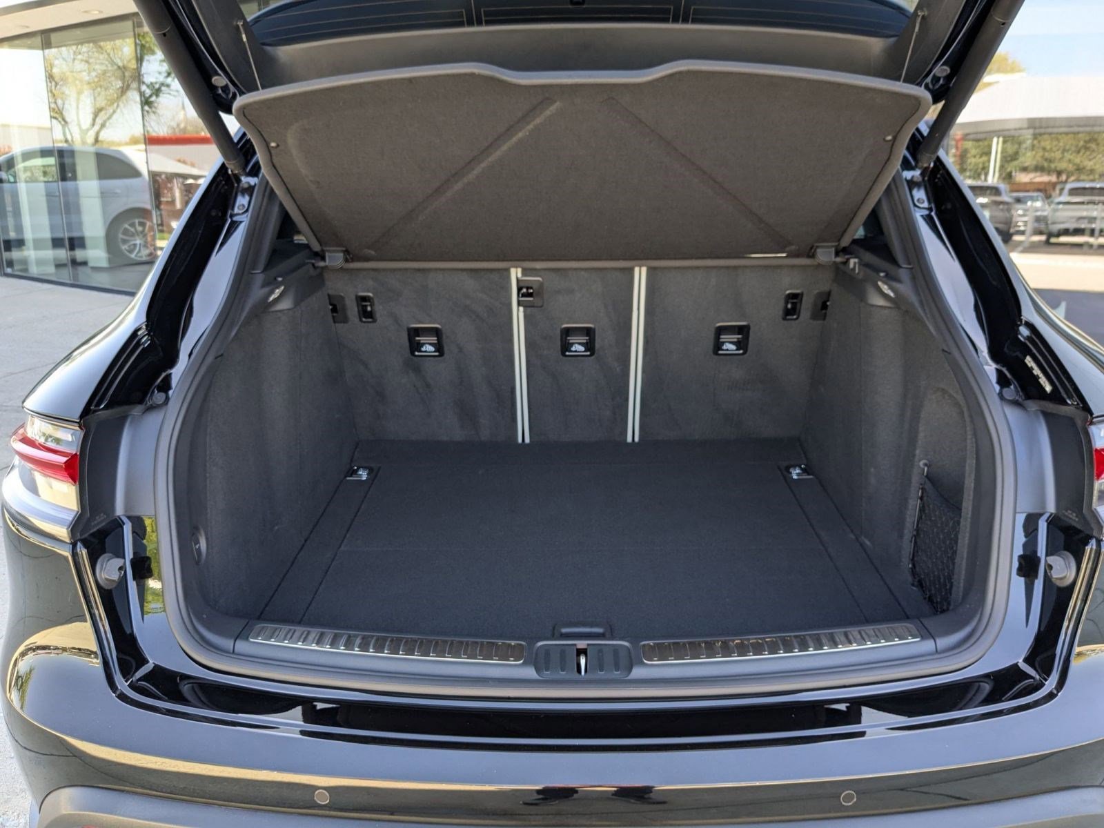 Certified 2025 Porsche Macan image 23